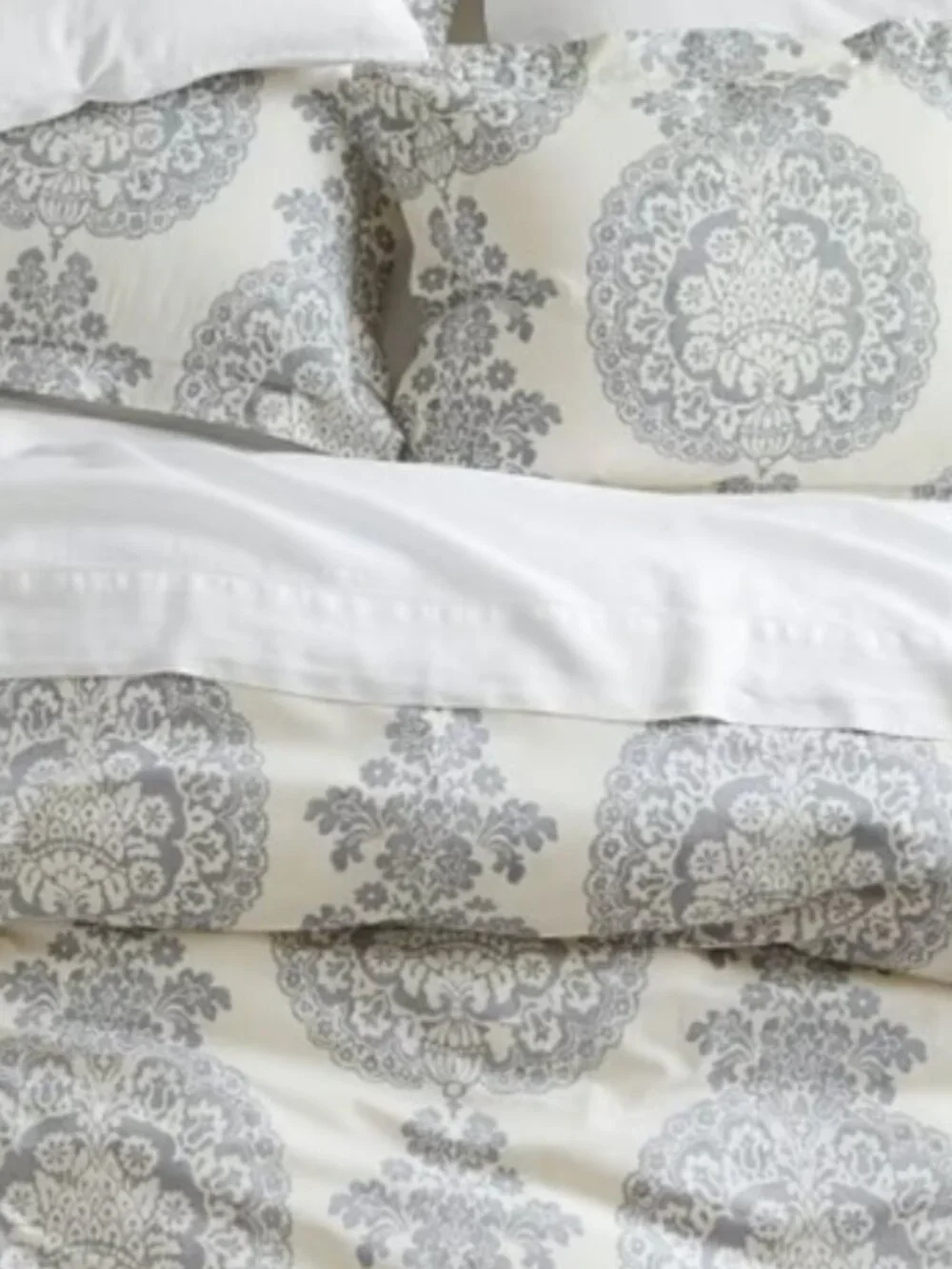 Pottery Barn Luciana Medallion Damask Motif Duvet Cover King Size